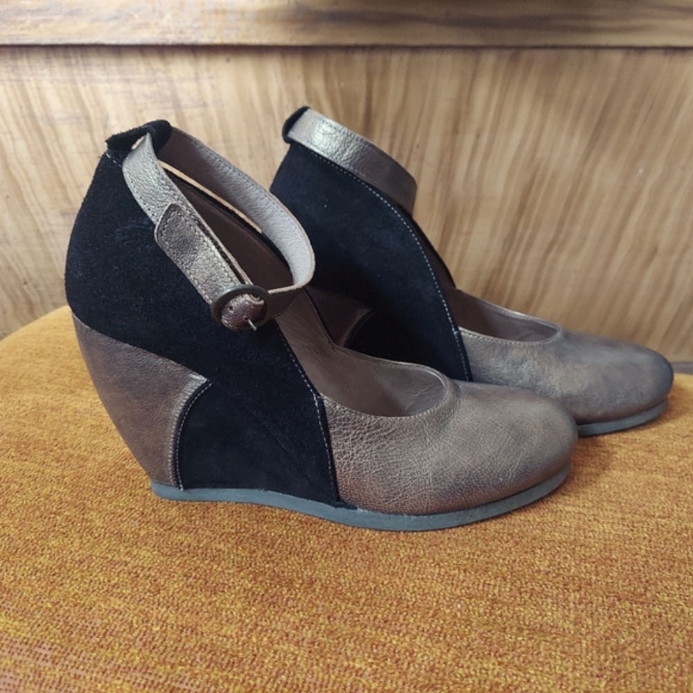 Amazing Fly London heels - worn once!